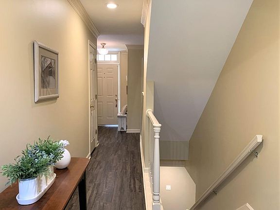 3rd image of 986 Wittshire Ln