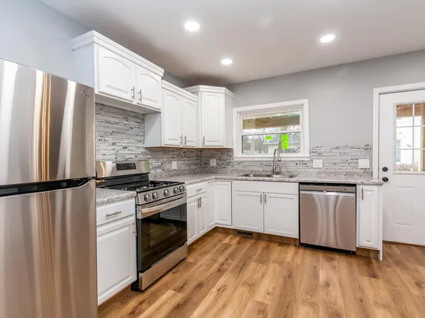 503 E 2nd St, Lawton, MI 49065