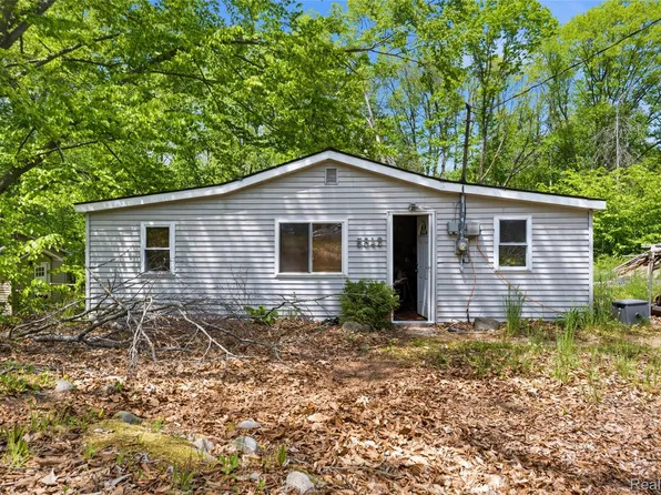 5842 Woodland Dr, Lake, MI 48632