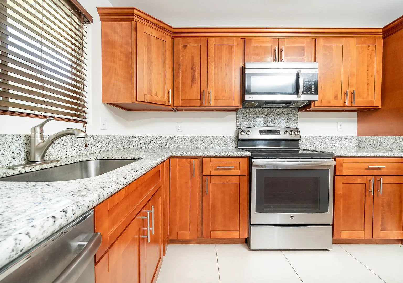 Wahiawa property: 3-bed, 2-bath, with garage available early August! — Photo 3
