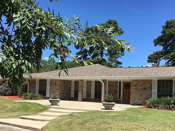 Large entertaining patio
