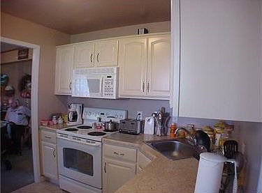 3rd image of 221 Sherwood Dr