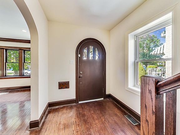 5th image of 1639 N Nagle Ave
