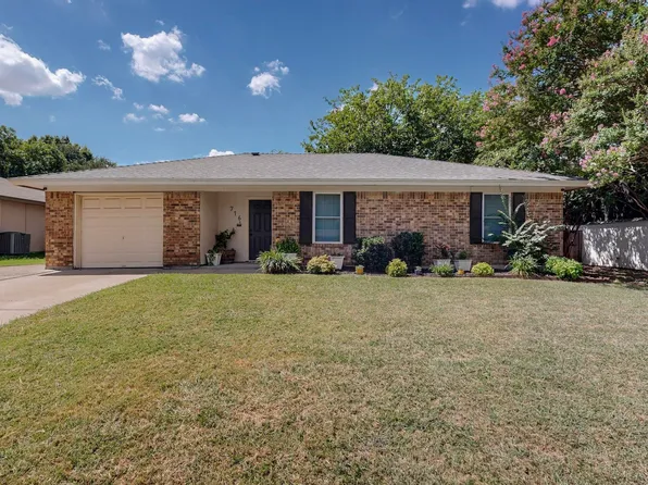 716 Vaughn Dr, Burleson, TX 76028