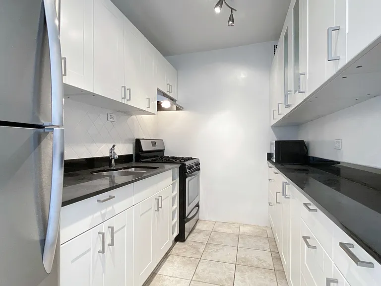 343 E 30th St #10K — Photo 6