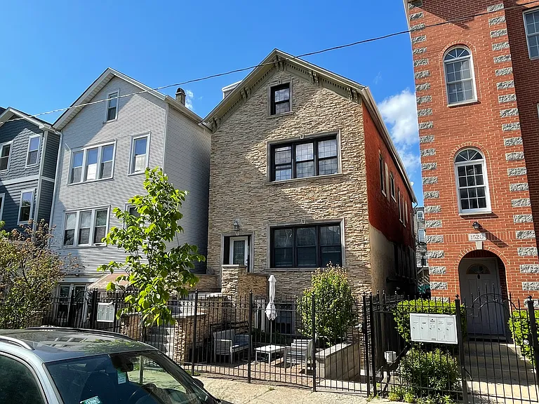 1522 W Superior St #1 — Photo 30