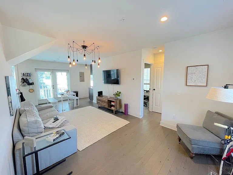 613 E Duffy Ln — Photo 3