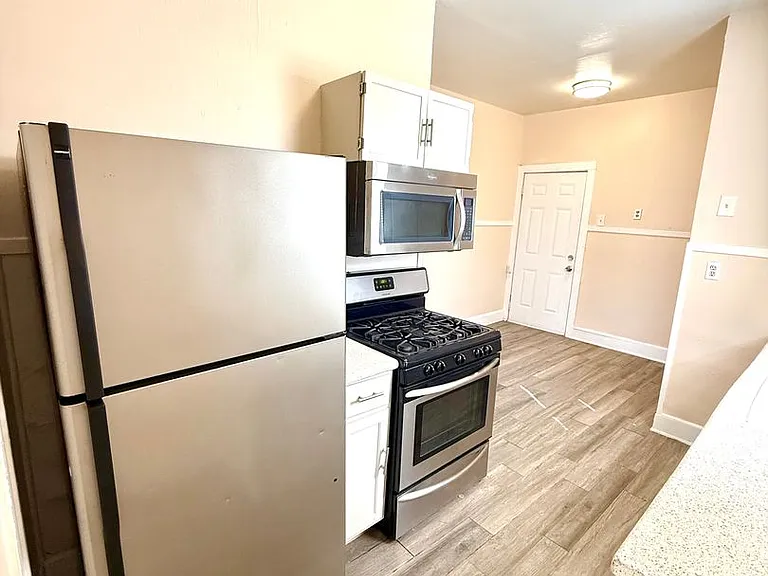411 Canton — Photo 8