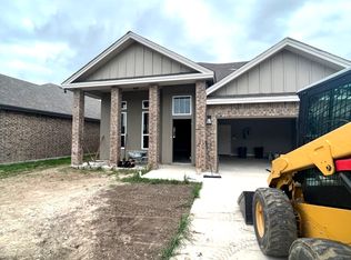 20 Rio Seco Dr, Uvalde, TX 78801