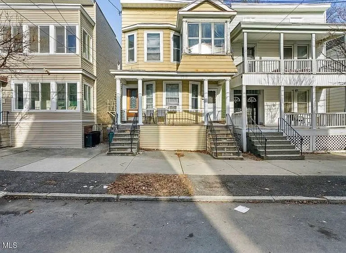 3 bed, 1275 sqft, $450 — Photo 1