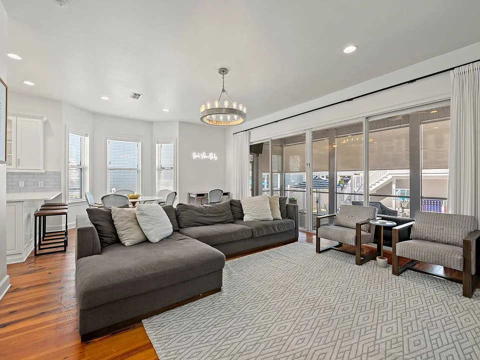 94 Shirah St #ID1627178P
