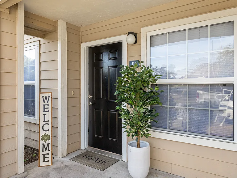 Sunset Pointe Apartments — Photo 33