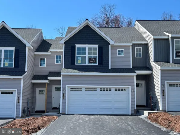 128 Magnolia Dr, Middletown, PA 17057