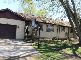 11 N Crawford Ave, Amboy, IL 61310