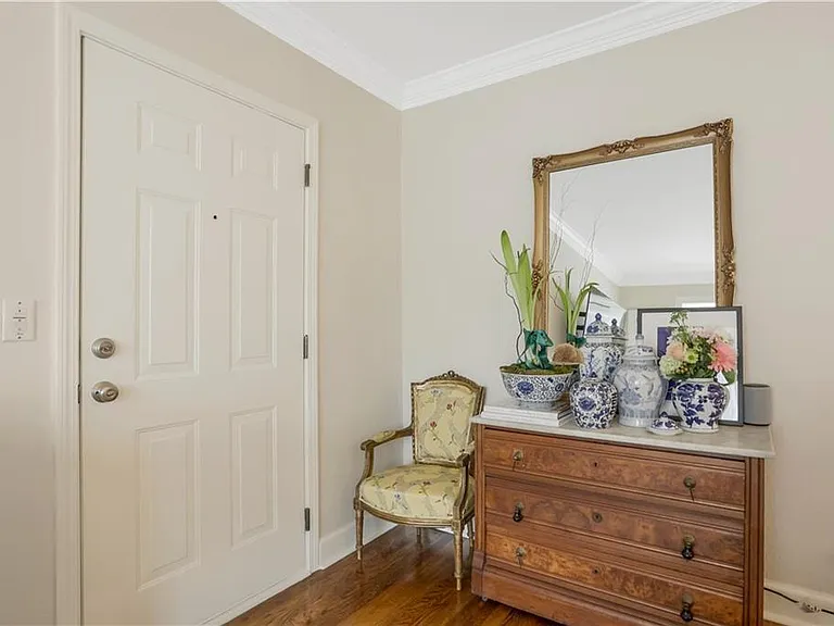 115 Peachtree Memorial Dr NW #C2 — Photo 3