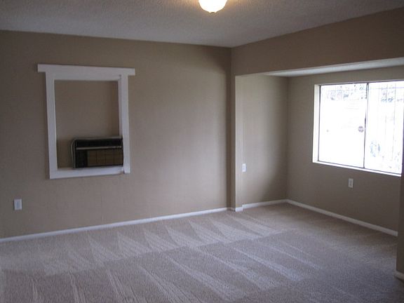 5th image of 1537 S California Ave