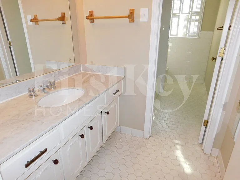 6135 Haddington Dr — Photo 13