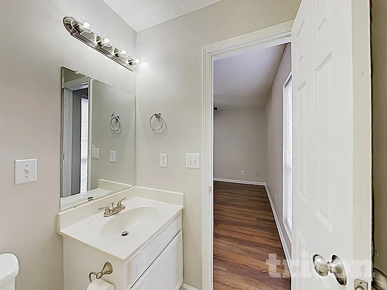 924 Pine Circle Dr — Photo 9