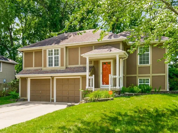 2405 NE Carousel Cir, Lees Summit, MO 64086