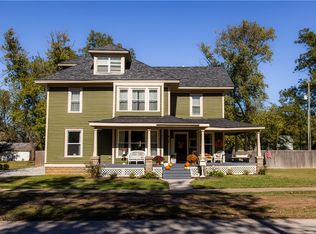 617 E Delaware St, Siloam Springs, AR 72761