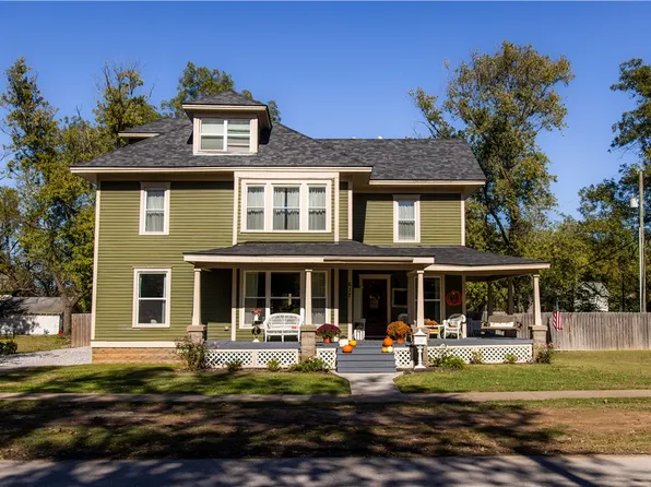 617 E Delaware St, Siloam Springs, AR 72761