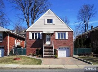 1030 Fairview Ln, Fort Lee, NJ 07024