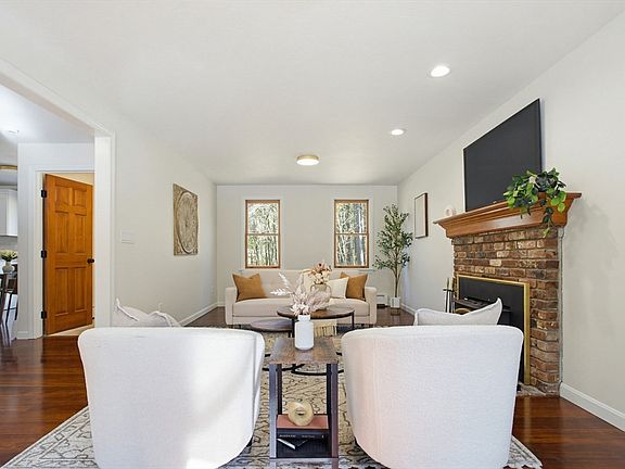 5th image of 3 Charnock Cir