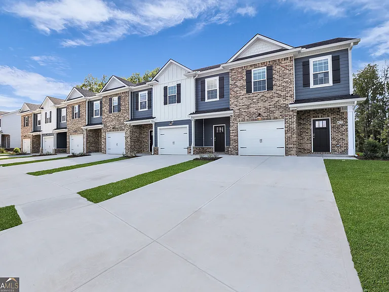 474 Sandbar Ln — Photo 1