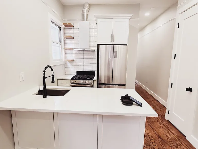 112 Duncan Ave #1C — Photo 1