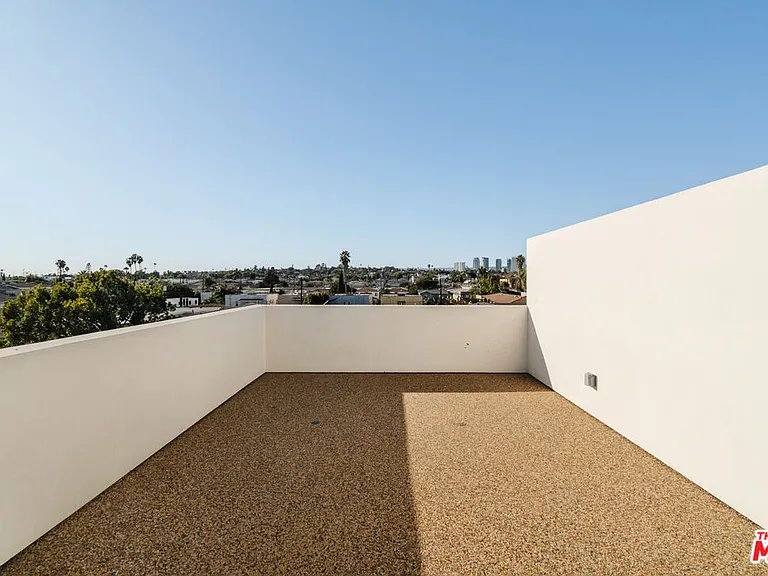 1952 1/2 S Garth Ave #1/2 — Photo 34