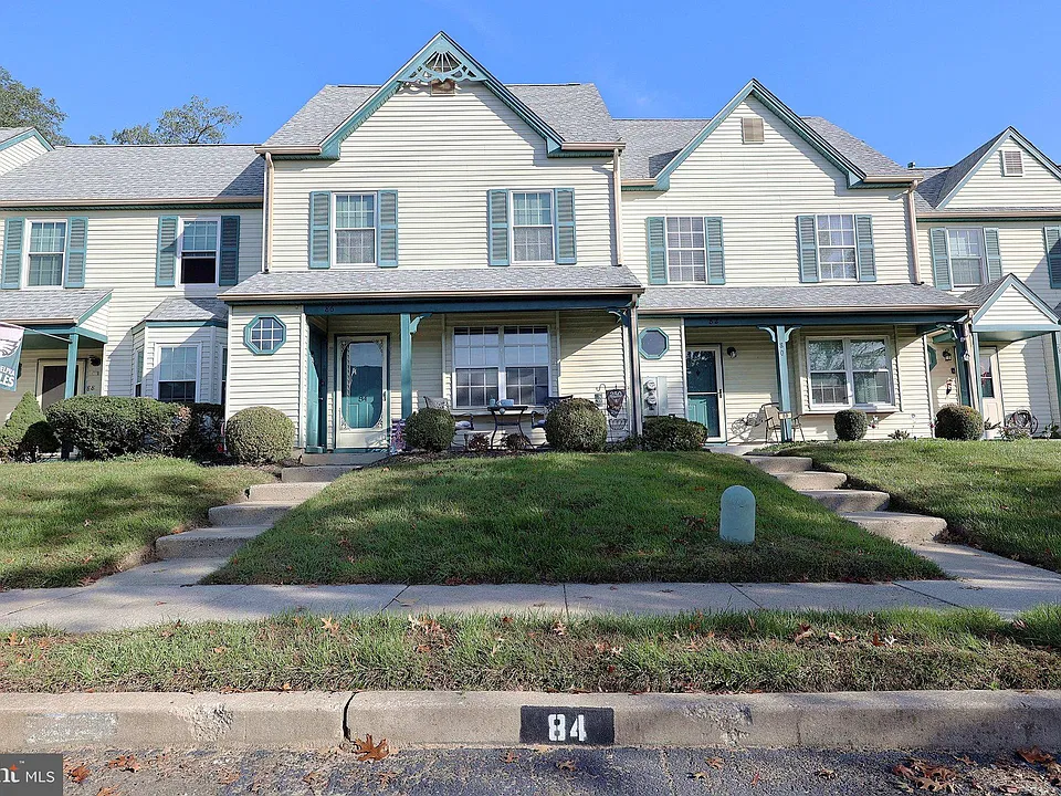 84 Knoll Dr