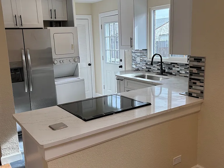 2218 Ames St — Photo 2