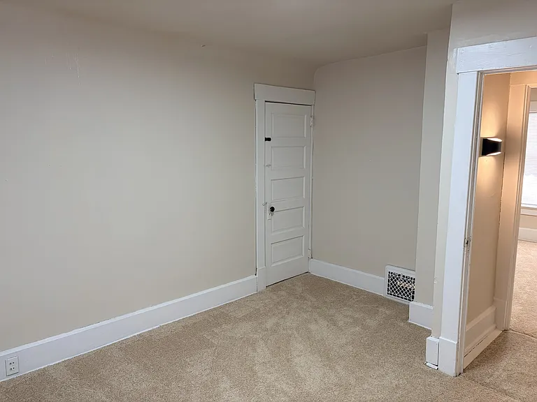 1412 Miami Ct NE — Photo 16
