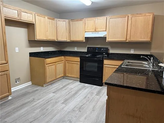 114 Havana St #B — Photo 3