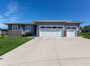 4622 Ethan Ct, Cedar Falls, IA 50613