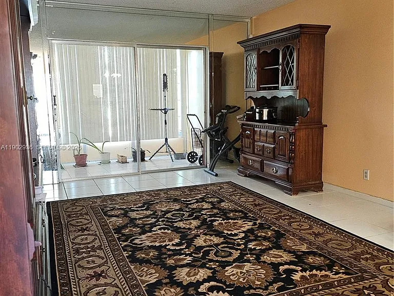 5121 W Oakland Park Blvd #211 — Photo 6