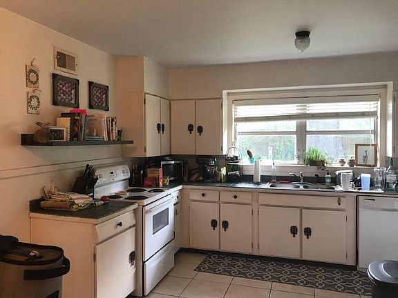 Kitchen (View one)