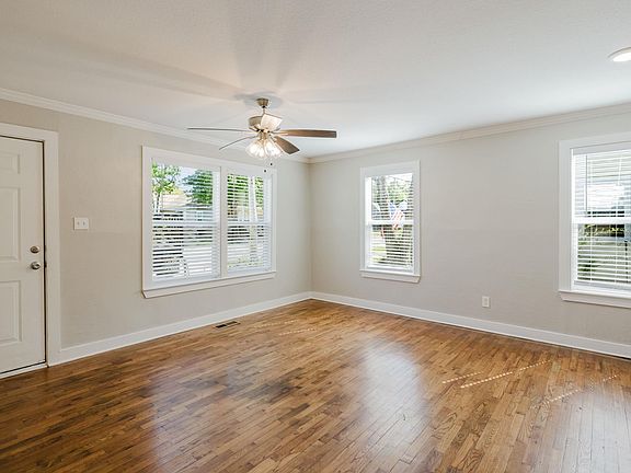 5th image of 524 W Cross St