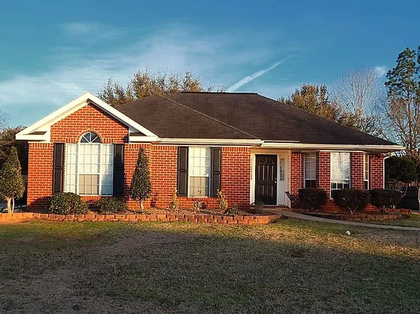 1335 Colonial Hills Dr, Mobile, AL 36695