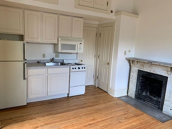 3rd image of 104 E Gilman St #F93182cdc