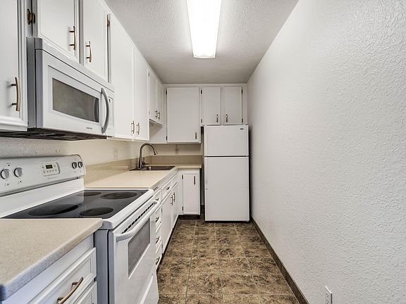 2nd image of 2822 N Auburn Ct E #210