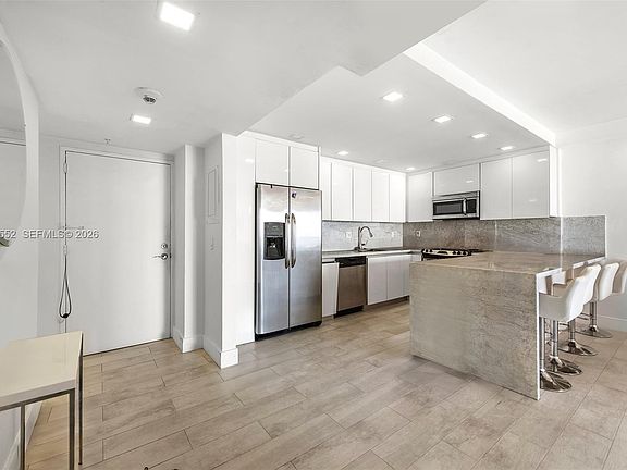 5th image of 19390 Collins Ave APT 1519
