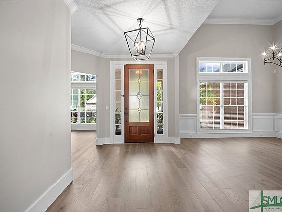 3rd image of 435 Belmont Circle
