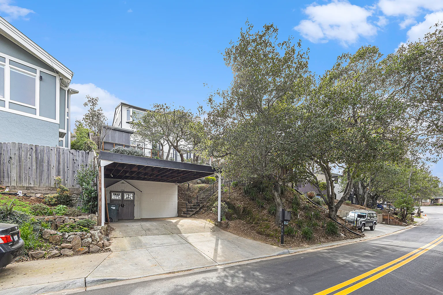 1715 Notre Dame Ave photo 1