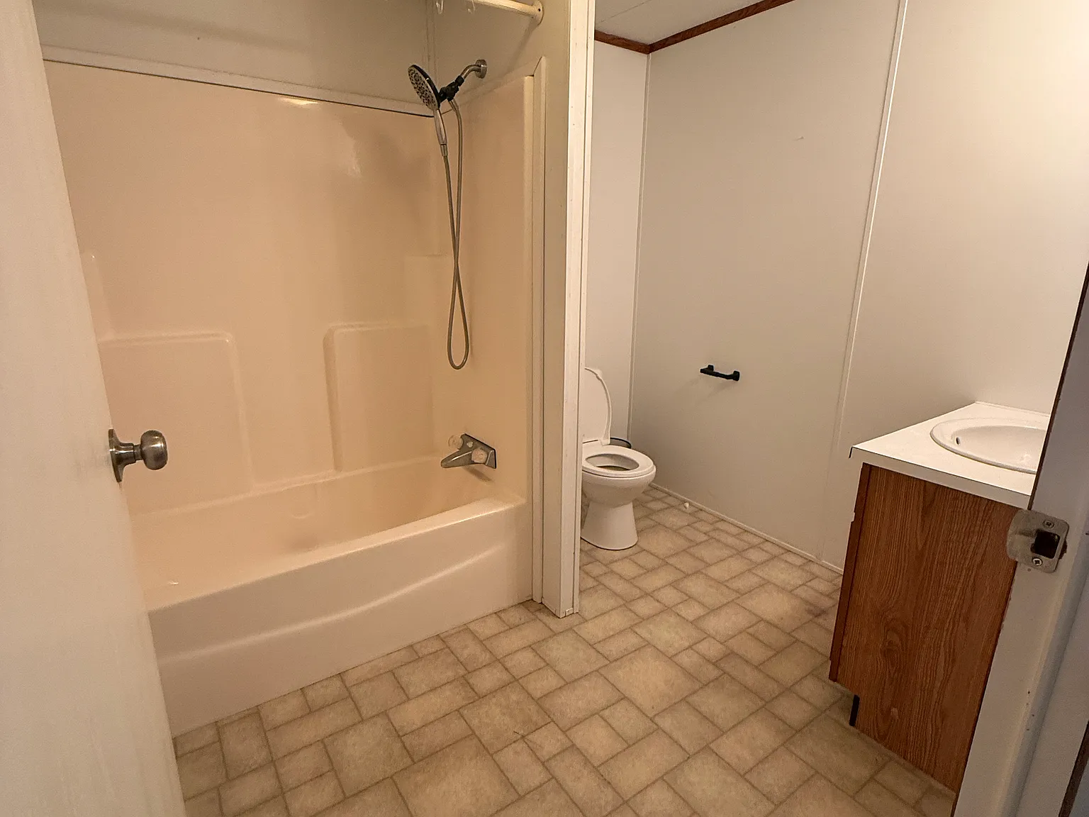 3 bed, 1064 sqft, $1,150 — Photo 4
