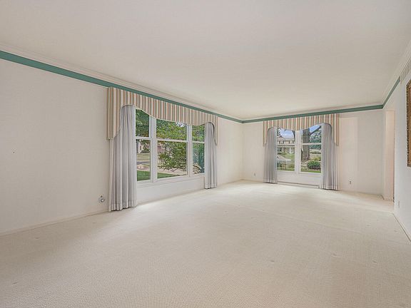 4th image of 2221 Hickory Point Dr N