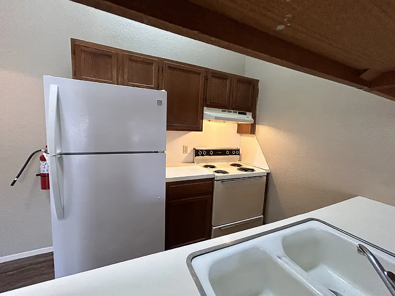 129 N Troy Ave #A — Photo 6