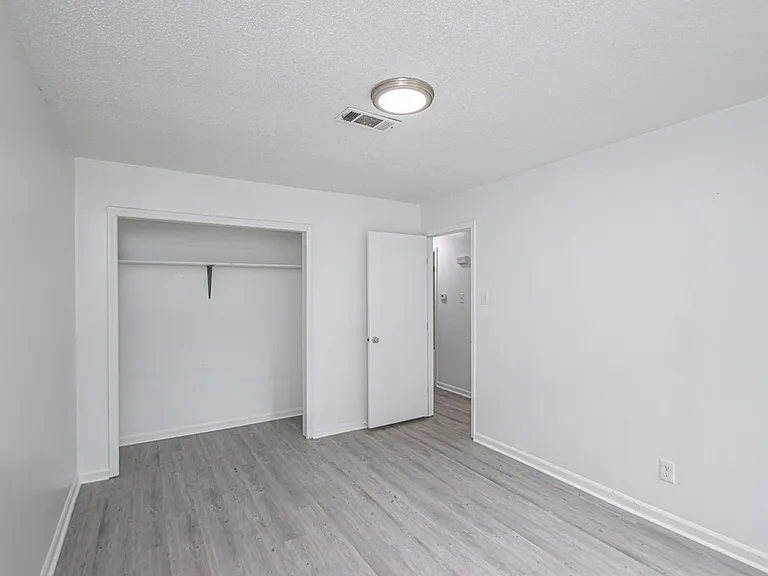 615 Mimi Ln — Photo 16