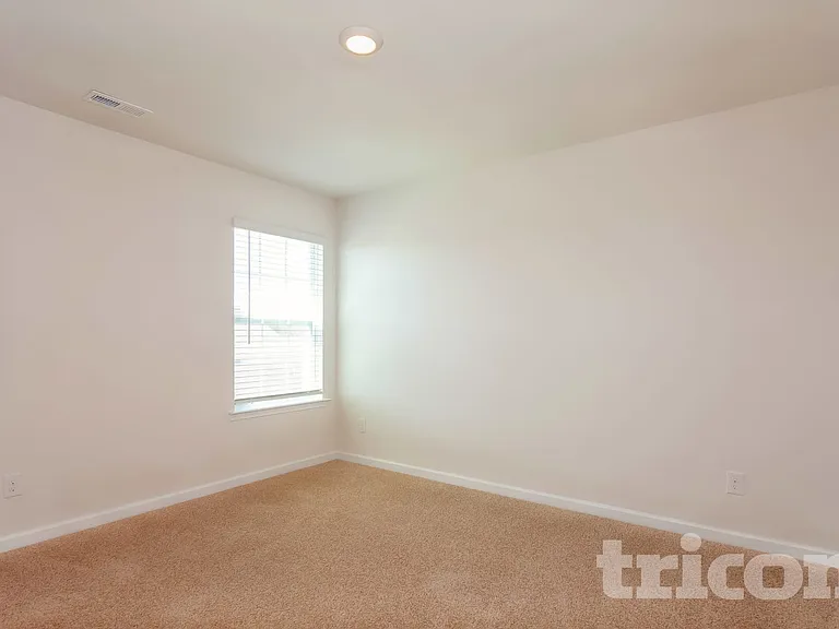 2653 McIntosh St — Photo 8