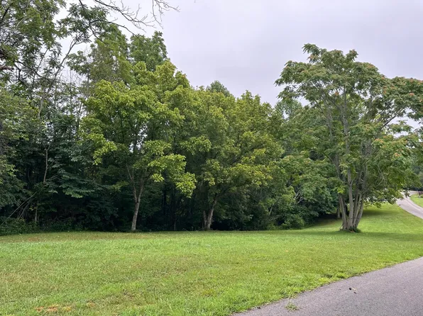 2 Lakeside Trl, Burkesville, KY 42717